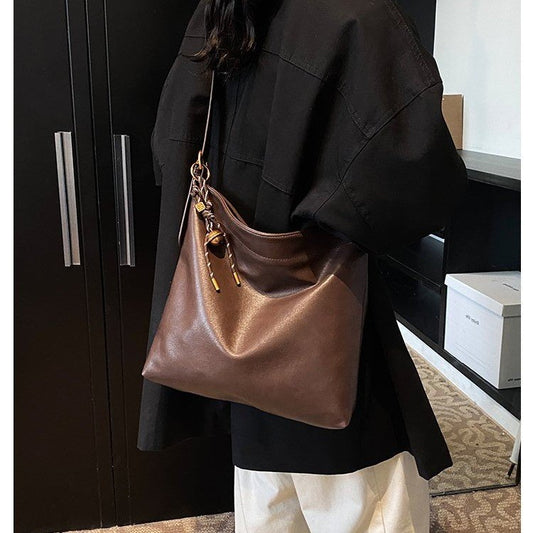 69.9USD--Charming, Fashionable and Soft Shoulder Bag