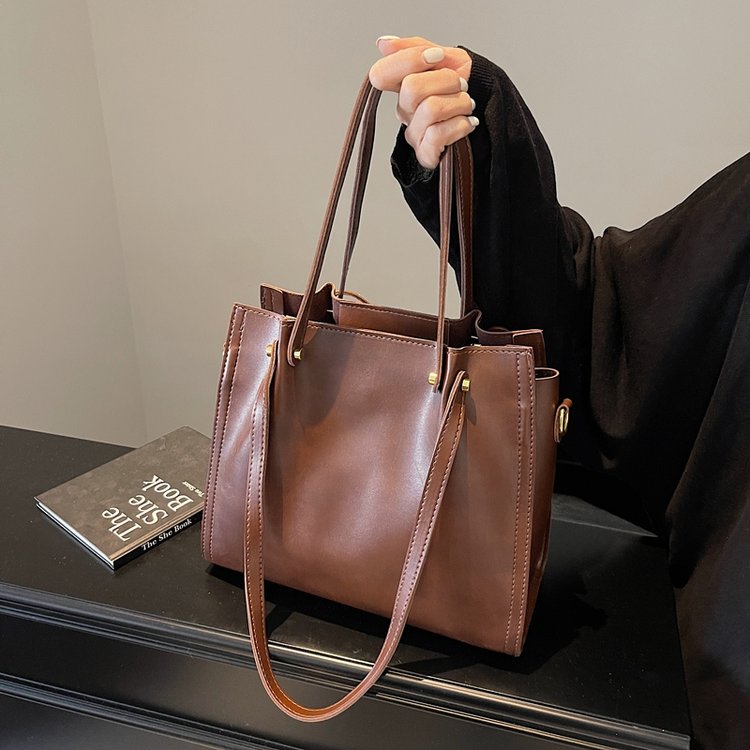348.8USD -Brown Fashion: A Handbag That Interprets Fashion and Practicality（多组合包包）