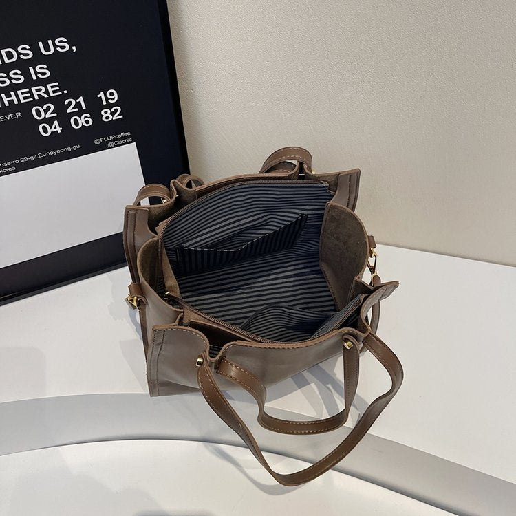 348.8USD -Brown Fashion: A Handbag That Interprets Fashion and Practicality（多组合包包）