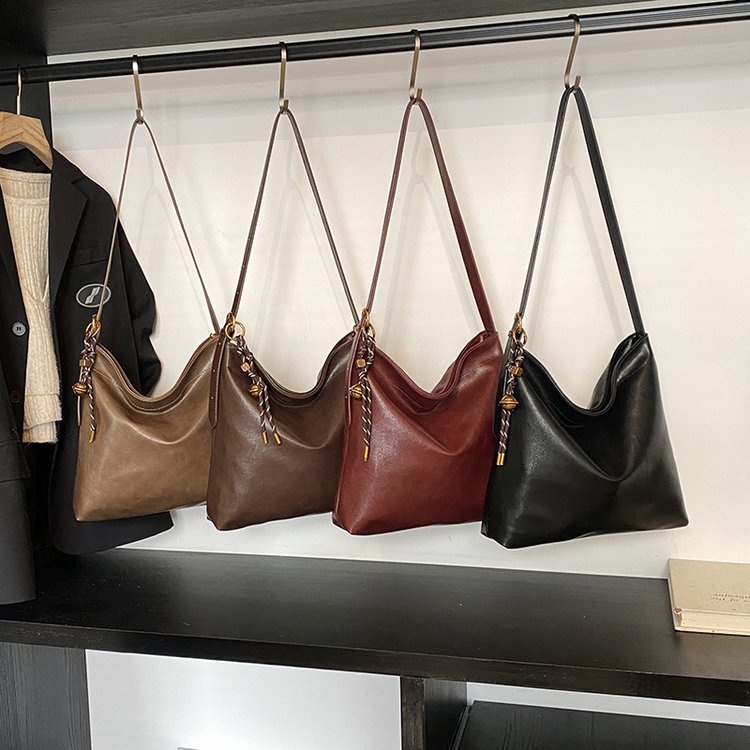 69.9USD--Charming, Fashionable and Soft Shoulder Bag