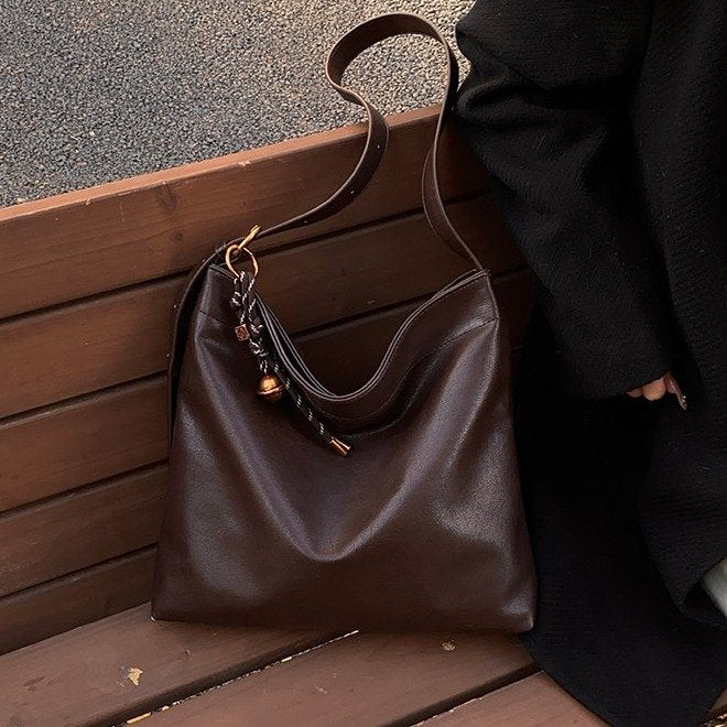 69.9USD--Charming, Fashionable and Soft Shoulder Bag