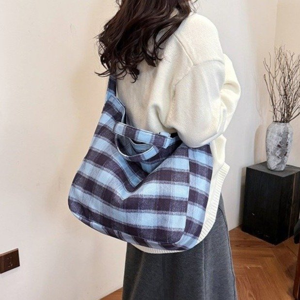 129.9USD--Charming, Fashionable and Soft Shoulder Bag